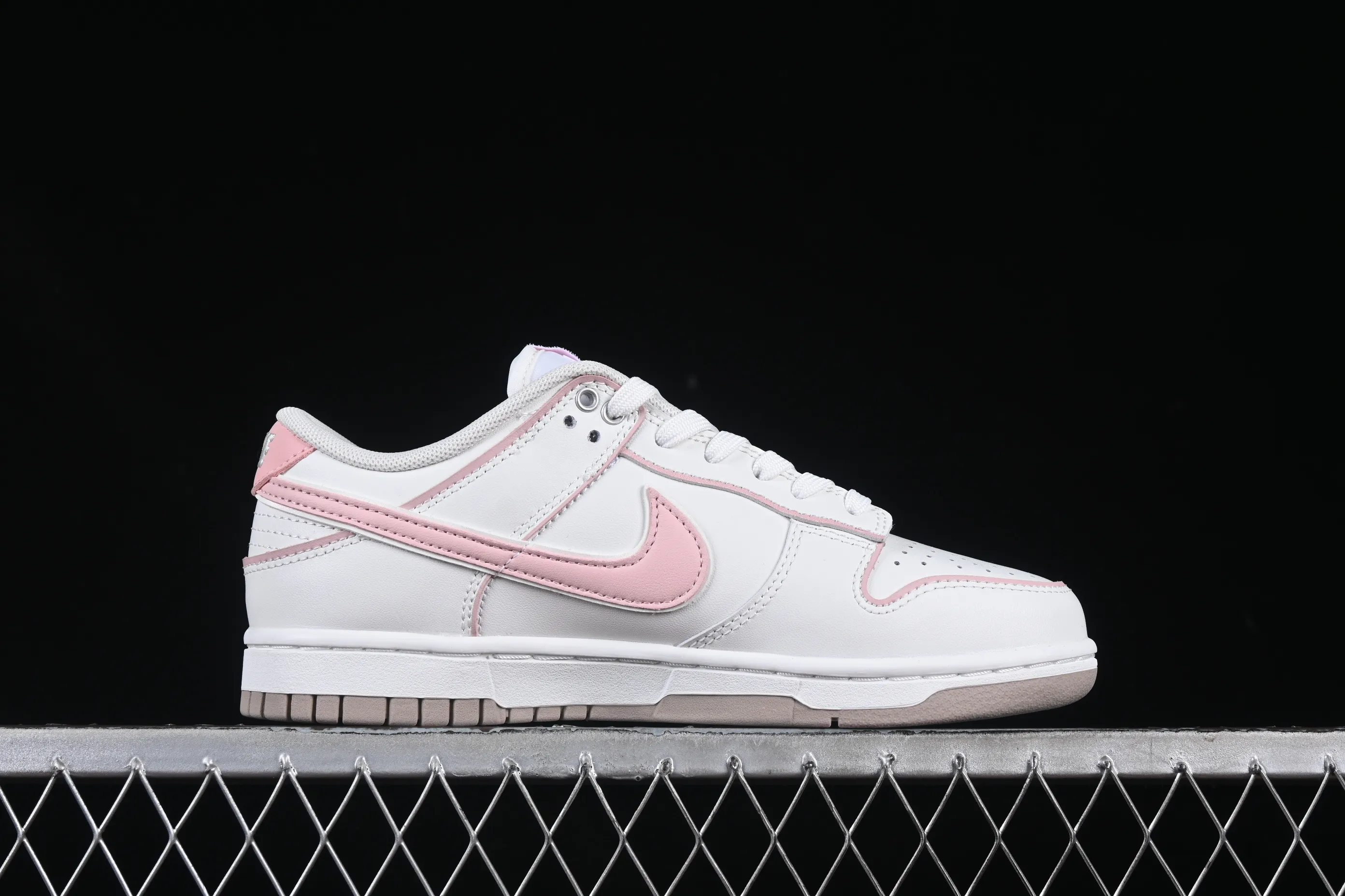 All Categories Nk SB Dunk Series Nk SB Dunk Low Low-top sneakers Nike SB Dunk Low White and pink color Anniversary high-end customization Low-top casual sneakers WP0212-013